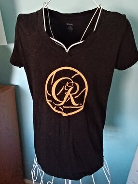 EUC Crown Royal V Neck Black Tshirt - Women's Size Large